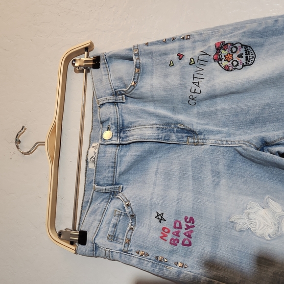 JORDACHE Graphic Jeans Distressed Raw Hem Studs 18 - Picture 5 of 11